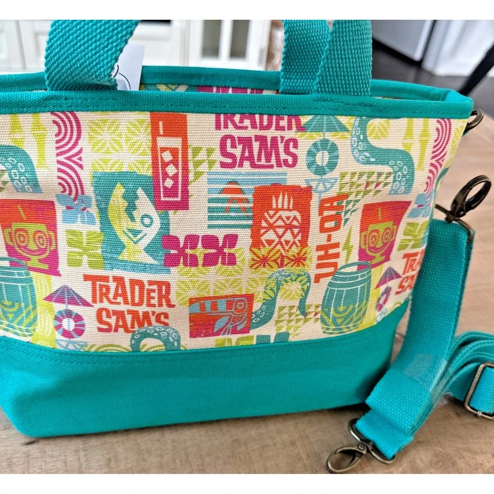 2026 Disney Parks Trader Sam's Tote Bag Full Zip & Strap Keychain Tiki Fish